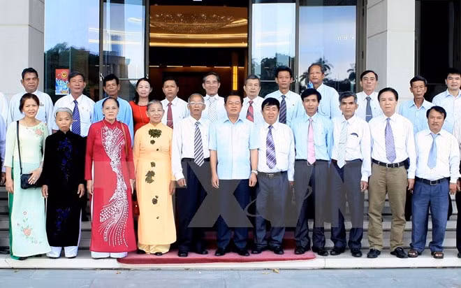 越南政府副总理张和平会见广南省橙毒剂二恶英受害者协会代表团 ảnh 1 越南政府副总理张和平会见广南省橙毒剂二恶英受害者协会代表团 ảnh 1