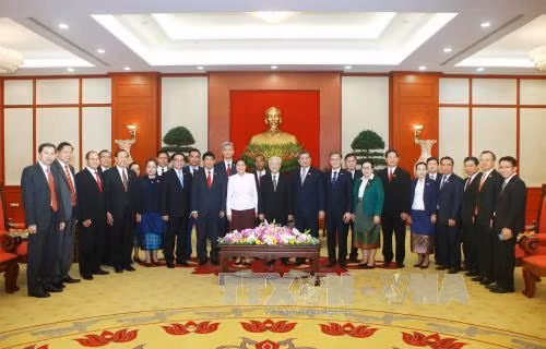 越共中央总书记阮富仲会见老挝国会主席巴妮·雅陶都 ảnh 1 越共中央总书记阮富仲会见老挝国会主席巴妮·雅陶都 ảnh 1