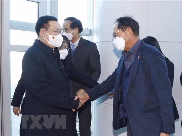 越南国会主席王廷惠抵达首尔 开始对韩国进行正式访问 ảnh 1 越南国会主席王廷惠抵达首尔 开始对韩国进行正式访问 ảnh 1