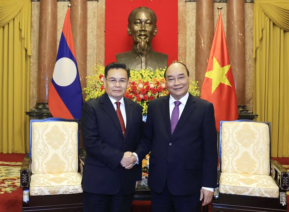 越南国家主席阮春福会见老挝国会主席 ảnh 1