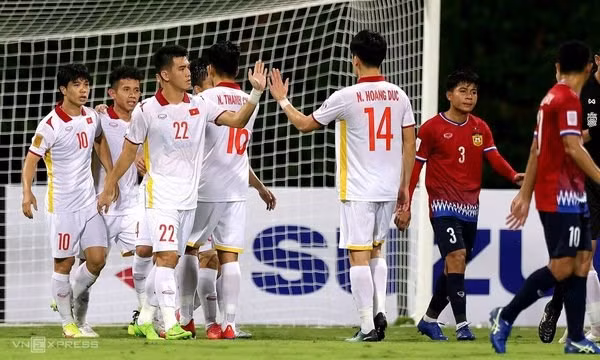 2020年“铃木杯”东南亚男足锦标赛:越南队2-0取胜老挝队 ảnh 1 2020年“铃木杯”东南亚男足锦标赛:越南队2-0取胜老挝队 ảnh 1