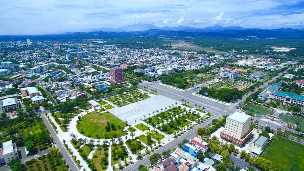 越南国家主席阮春福出席广南省建省550周年庆祝活动 ảnh 2 越南国家主席阮春福出席广南省建省550周年庆祝活动 ảnh 2