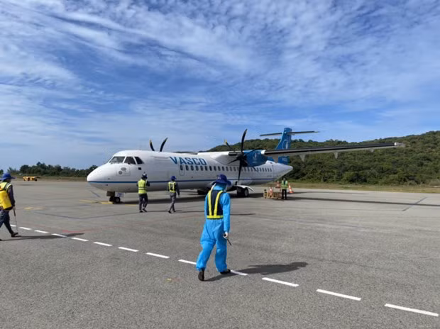 VASCO航空公司将新冠疫苗安全送到昆岛 ảnh 1