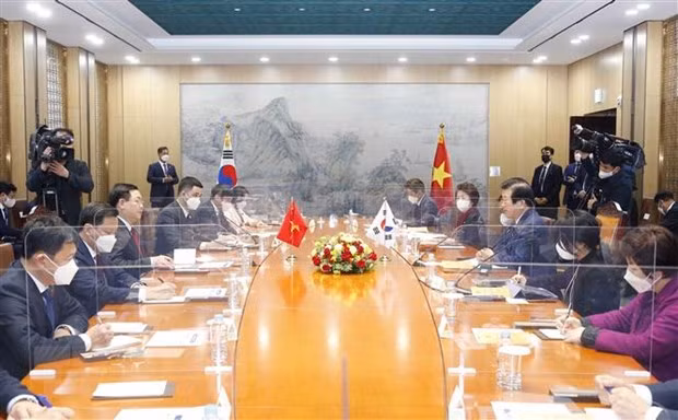 越南国会主席王廷惠与韩国国会议长朴炳锡举行会谈 ảnh 2
