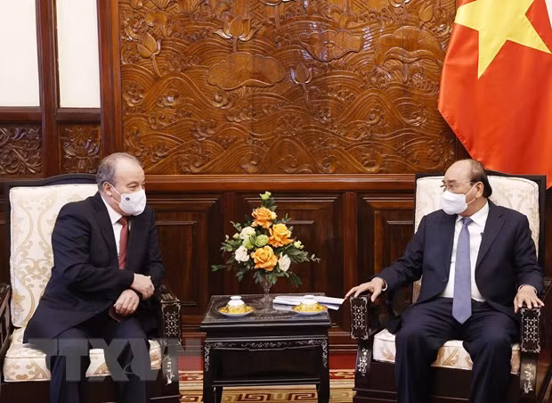 越南国家主席阮春福接受各国新任驻越大使递交国书 ảnh 4 越南国家主席阮春福接受各国新任驻越大使递交国书 ảnh 4