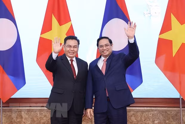 越南政府总理范明政会见老挝国会主席赛宋蓬·丰威汉 ảnh 1