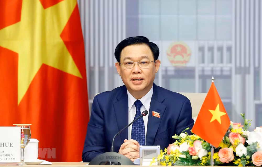 越南国会主席王廷惠向罗马尼亚参议院议长和众议院议长致国庆贺信 ảnh 1