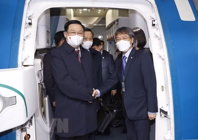 越南国会主席王廷惠抵达首尔 开始对韩国进行正式访问 ảnh 2 越南国会主席王廷惠抵达首尔 开始对韩国进行正式访问 ảnh 2