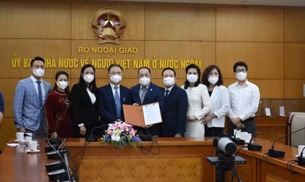 接受从韩国爱心组织捐赠的援助物资 ảnh 1