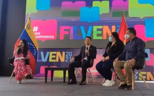 “越南文学概述”座谈会在2021年委内瑞拉国际书展框架内举行 ảnh 2 “越南文学概述”座谈会在2021年委内瑞拉国际书展框架内举行 ảnh 2
