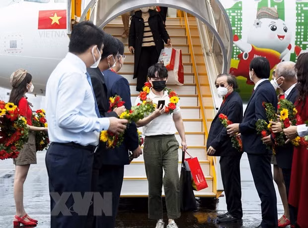 首批持“疫苗护照”的外国游客游览富国岛 ảnh 2