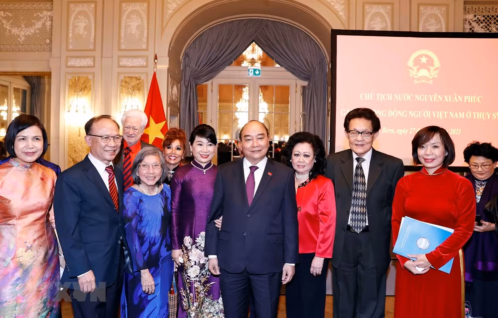 越南国家主席阮春福会见瑞士大型企业代表 ảnh 2 越南国家主席阮春福会见瑞士大型企业代表 ảnh 2