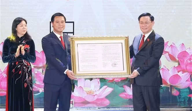 越南国会主席王廷惠出席黎光道同志诞辰100周年纪念典礼 ảnh 1 越南国会主席王廷惠出席黎光道同志诞辰100周年纪念典礼 ảnh 1