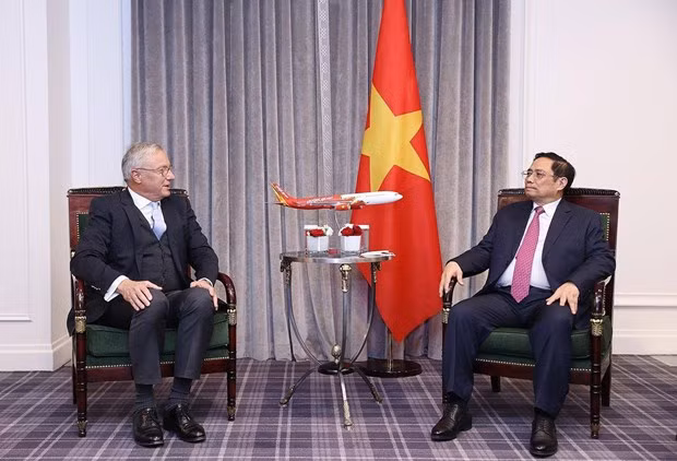 政府总理范明政会见法国各大企业和集团 ảnh 2