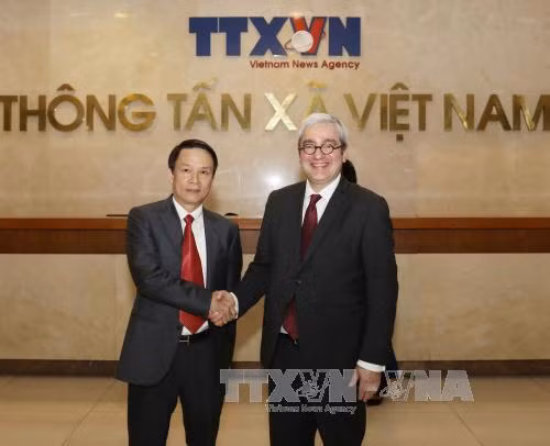 越通社社长阮德利会见法国新闻社首席执行官胡格 ảnh 1 越通社社长阮德利会见法国新闻社首席执行官胡格 ảnh 1