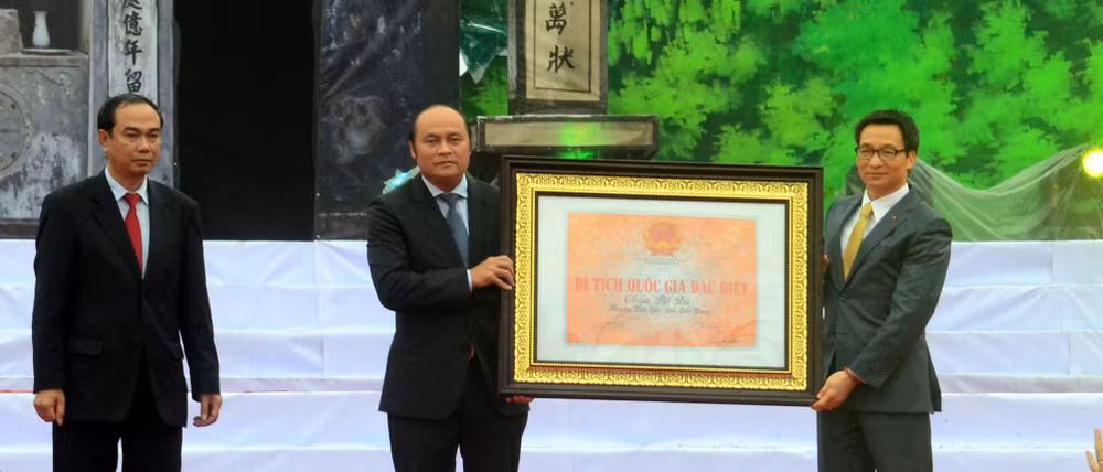 武德儋副总理出席普陀寺国家级特别遗迹区证书颁证仪式 ảnh 1 武德儋副总理出席普陀寺国家级特别遗迹区证书颁证仪式 ảnh 1