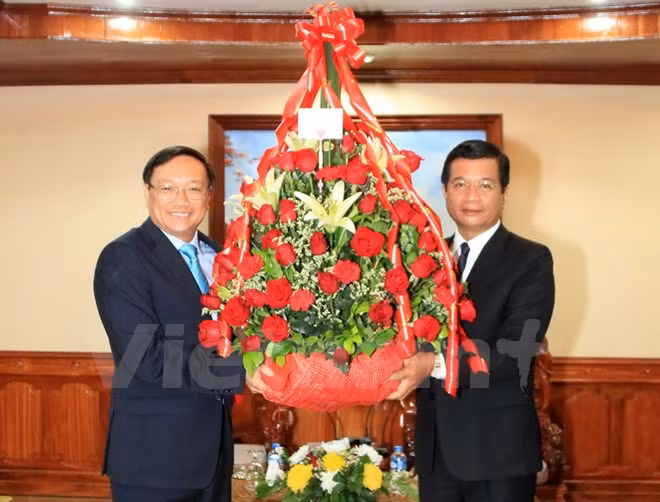 老挝人民革命党始终重视与越南党和人民的特殊团结关系 ảnh 1 老挝人民革命党始终重视与越南党和人民的特殊团结关系 ảnh 1