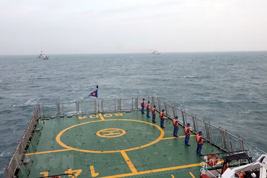 越中海警2021年第二次海上联合巡逻圆满结束 ảnh 3