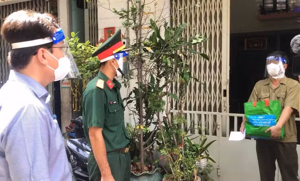 针对胡志明市贫困者开展社会民生一揽子扶助计划 ảnh 1 针对胡志明市贫困者开展社会民生一揽子扶助计划 ảnh 1