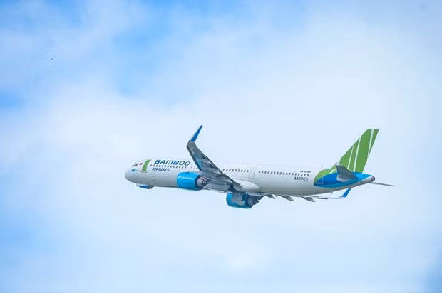 范明政总理出席越竹航空越南至英国直达航线发布仪式 ảnh 1