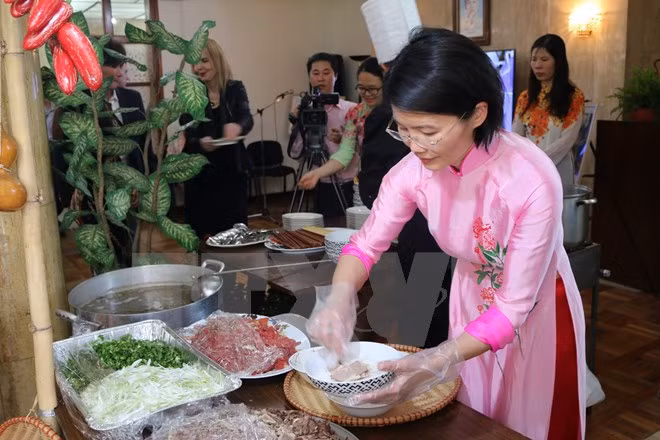 越南美食推广活动在印尼举行 ảnh 1 越南美食推广活动在印尼举行 ảnh 1