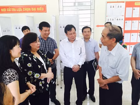 选民投票给德才兼备的代表 ảnh 1 选民投票给德才兼备的代表 ảnh 1