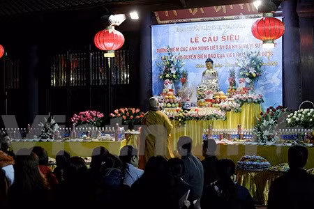 旅乌越南人为英雄烈士举行超度法会 ảnh 1