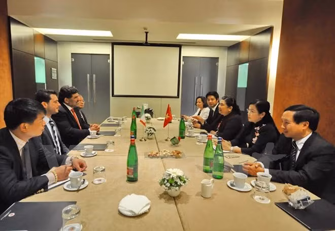 越南共产党与意大利共产党加强合作 ảnh 1