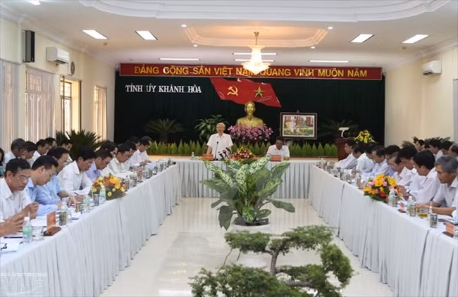 阮富仲总书记:庆和省促进海洋经济发展应与坚决捍卫祖国独立主权和神圣领土完整并行 ảnh 1