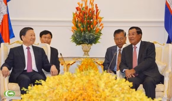 越南公安部长苏林礼节性拜会柬埔寨首相洪森 ảnh 1