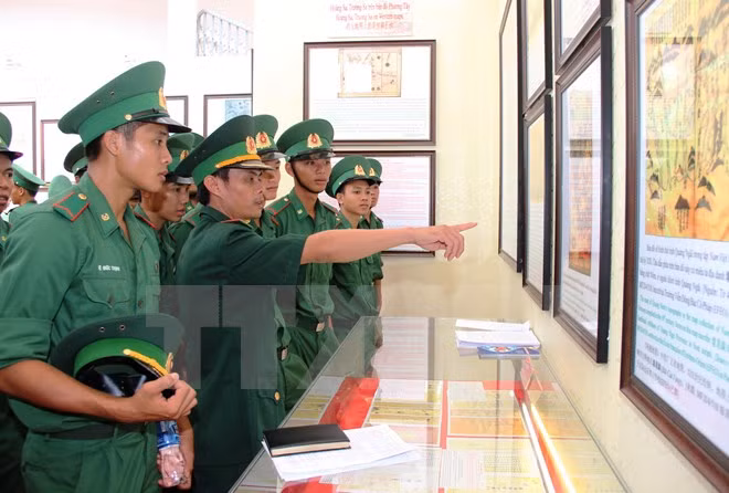 “黄沙与长沙归属越南:历史证据和法律依据”资料图片展在西宁省举行 ảnh 1 “黄沙与长沙归属越南:历史证据和法律依据”资料图片展在西宁省举行 ảnh 1