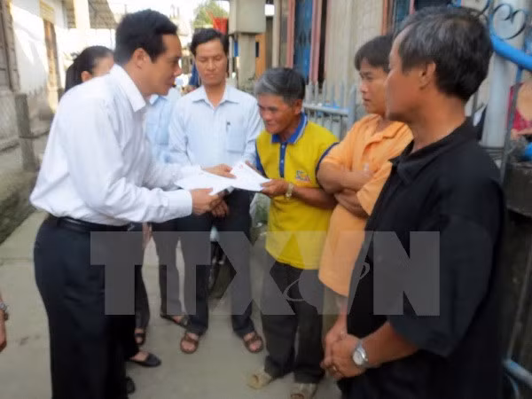 越南向受大批鱼死亡事件影响的居民发放大米 ảnh 2 越南向受大批鱼死亡事件影响的居民发放大米 ảnh 2