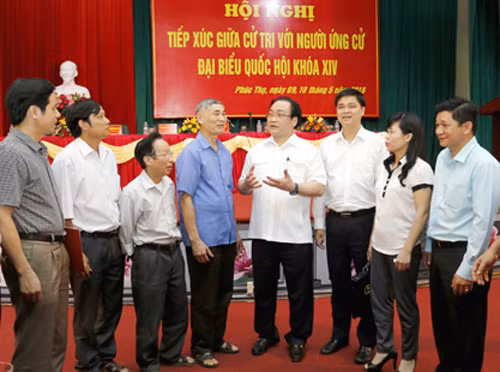 越南河内市委书记黄忠海会见河内市选民 ảnh 1