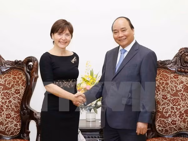 越南政府总理阮春福会见意大利驻越大使 ảnh 1 越南政府总理阮春福会见意大利驻越大使 ảnh 1