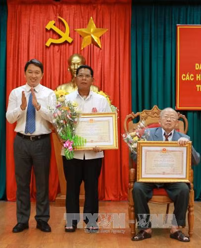 得乐省向39位母亲授予和追授“越南英雄母亲”称号 ảnh 3