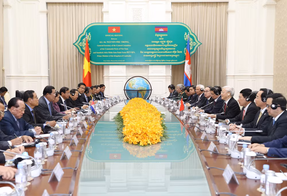 越共中央总书记阮富仲会见柬埔寨首相洪森 ảnh 1 越共中央总书记阮富仲会见柬埔寨首相洪森 ảnh 1