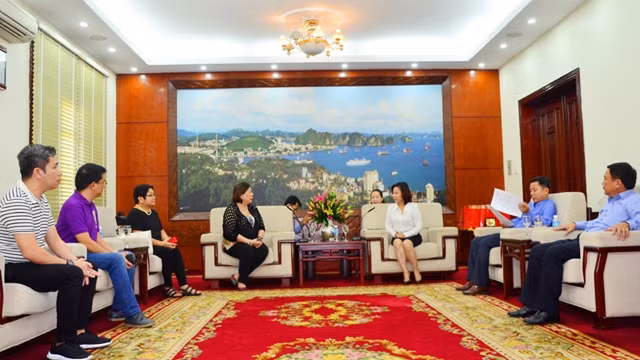 越南广宁省人委会副主席会见菲律宾旅游部代表团 ảnh 1 越南广宁省人委会副主席会见菲律宾旅游部代表团 ảnh 1