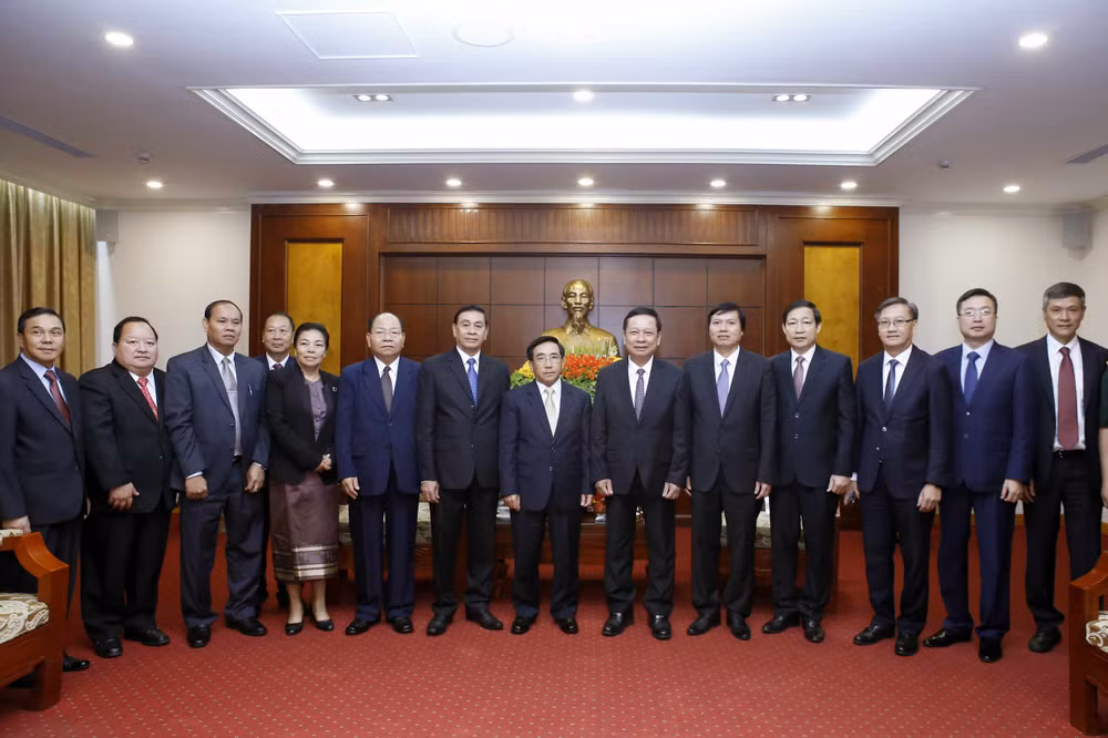 老挝高级代表团访问和平省 ảnh 2 老挝高级代表团访问和平省 ảnh 2