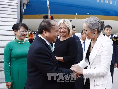 越南政府总理阮春福抵达阿姆斯特丹 开始对荷兰进行访问 ảnh 2