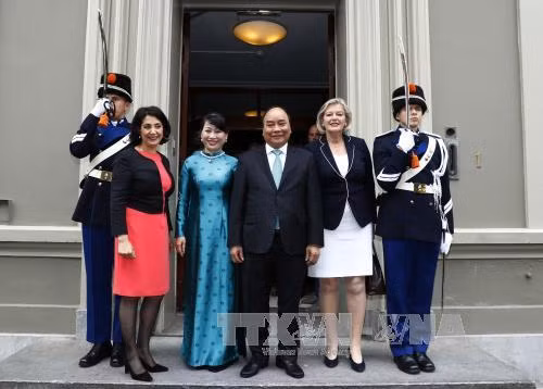 越副外长裴青山:阮春福总理对德国与荷兰的访问之旅在所有领域均取得成效 ảnh 3 越副外长裴青山:阮春福总理对德国与荷兰的访问之旅在所有领域均取得成效 ảnh 3