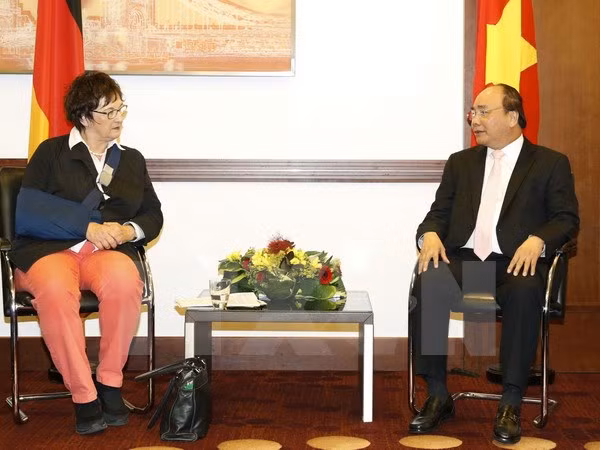 越南政府总理阮春福会见德国经济部长吉普理斯 ảnh 1