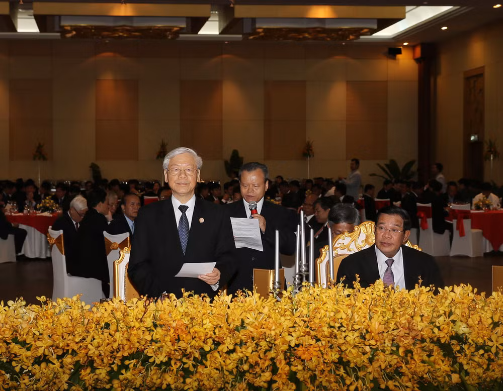 柬埔寨人民党主席洪森:尽全力巩固发展越柬传统的团结友谊和全面合作 ảnh 3 柬埔寨人民党主席洪森:尽全力巩固发展越柬传统的团结友谊和全面合作 ảnh 3