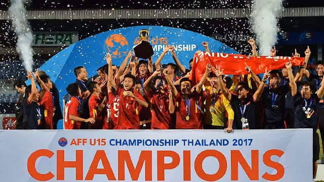 越南队点球大战以4比2击败泰国队 问鼎冠军 ảnh 1