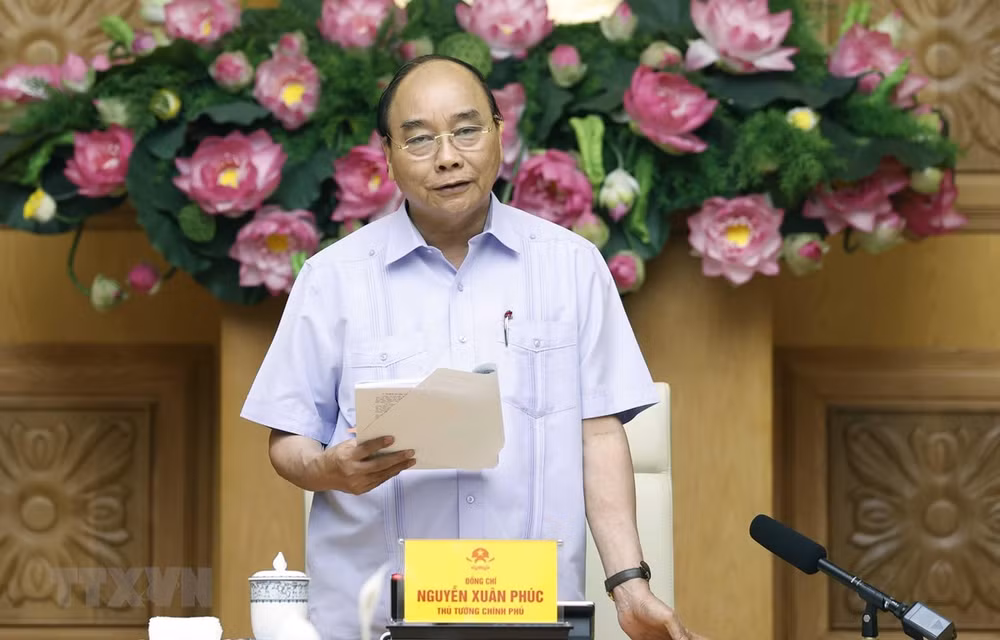 阮春福总理主持召开有关信贷体系结构重组的会议 ảnh 1