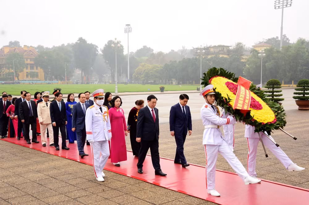 河内市党委建党90周年:抓住时机战胜困难 胜利实现经济社会发展目标 ảnh 4 河内市党委建党90周年:抓住时机战胜困难 胜利实现经济社会发展目标 ảnh 4