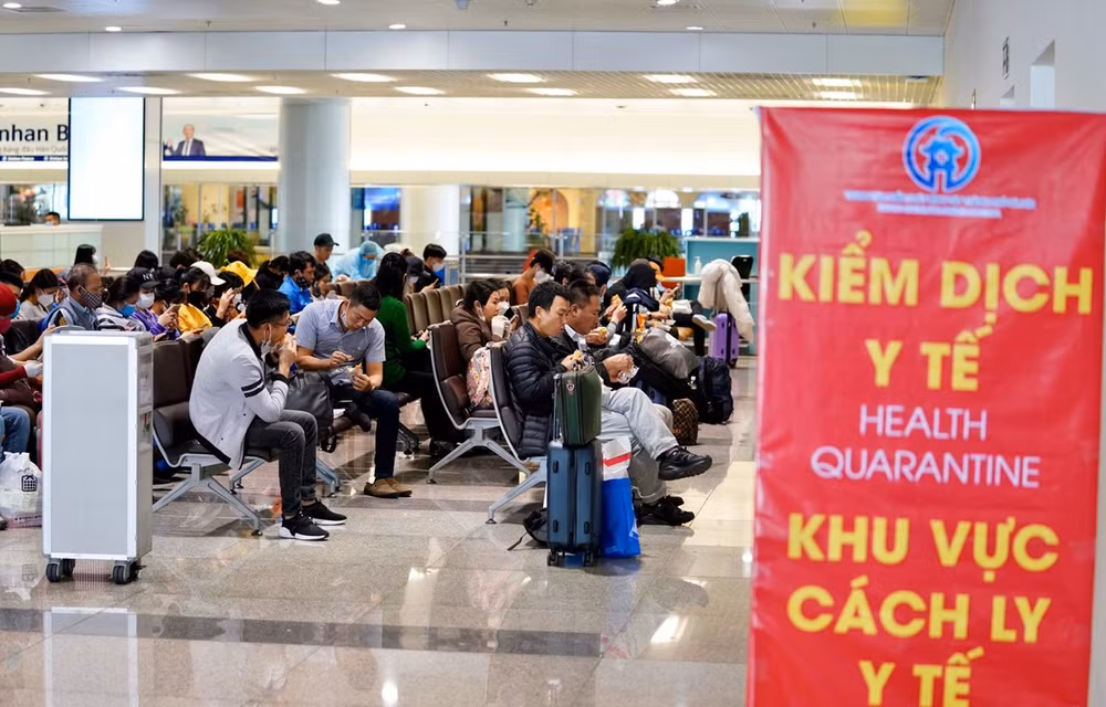 新冠肺炎疫情：越南自3月18日起对来自东盟国家的所有乘客实行集中隔离措施 ảnh 1