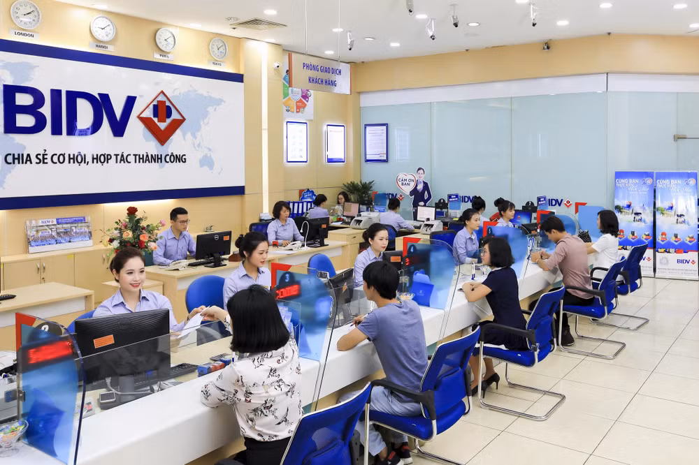 越南银行积极支援因疫情陷入困境的企业和群众 ảnh 1 越南银行积极支援因疫情陷入困境的企业和群众 ảnh 1