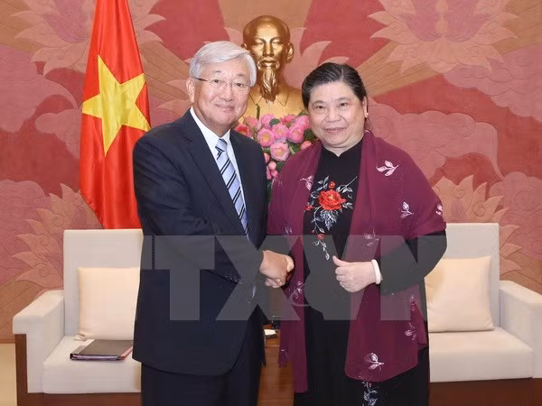 越南国会副主席丛氏放会见世界卫生组织西太平洋地区主任 ảnh 1 越南国会副主席丛氏放会见世界卫生组织西太平洋地区主任 ảnh 1