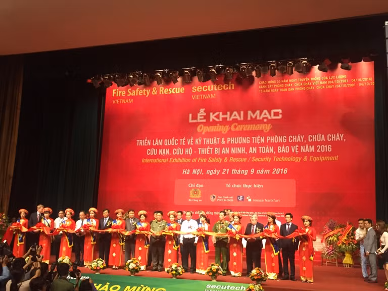 张和平副总理出席国际消防设备技术展览会 ảnh 1 张和平副总理出席国际消防设备技术展览会 ảnh 1