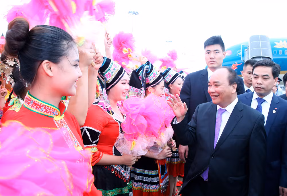 越南政府总理阮春福抵达吴圩国际机场 开始对中国进行正式访问 ảnh 1 越南政府总理阮春福抵达吴圩国际机场 开始对中国进行正式访问 ảnh 1